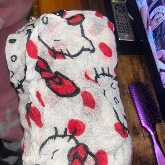 Hello Kitty Scarf - Picture 8 of 8